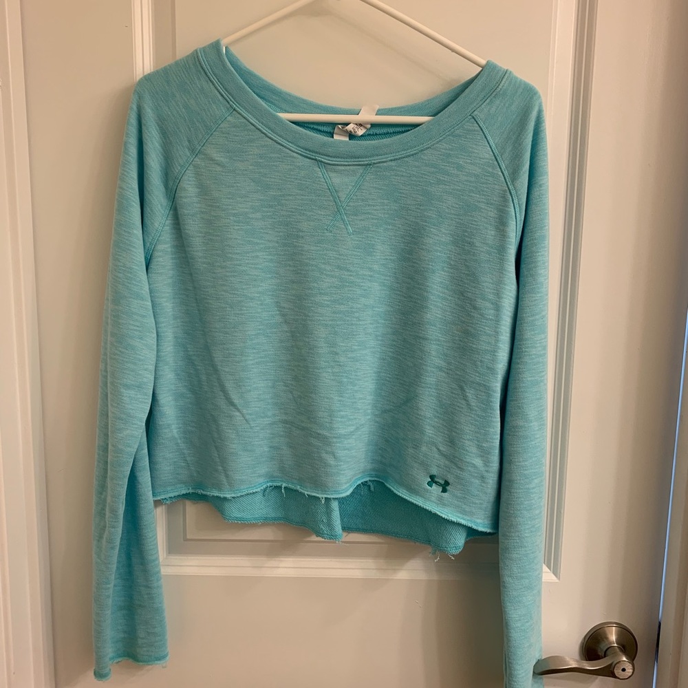 Semi fitted Cropped UA sweater